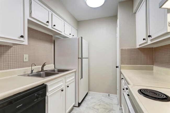 Building Photo - 11540 Chimney Rock Rd