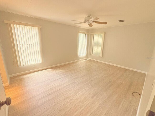 Building Photo - 596 E Club Blvd