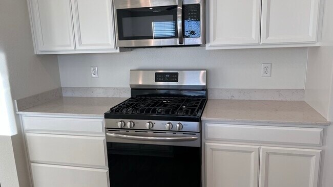 Building Photo - Charming 3 beds 2 baths in Commerce City!