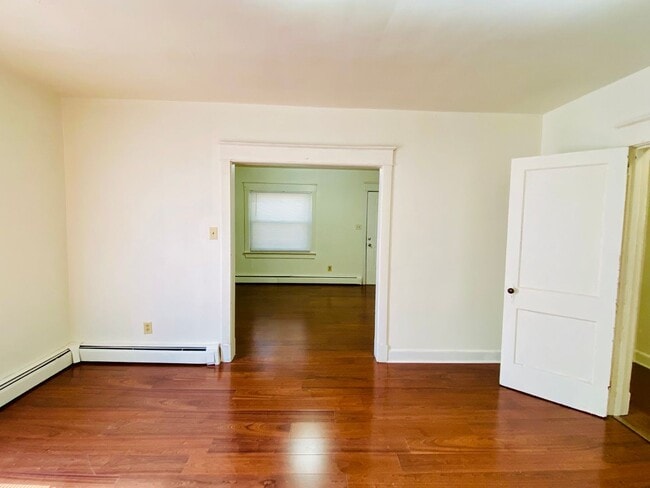 Building Photo - Adorable 2bdrm/1bth Bungalow Conveniently Located in Richmond's Historic Churchill!!