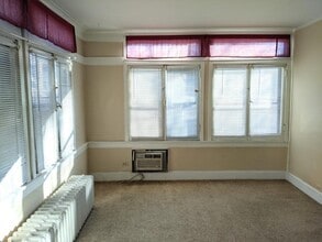 Building Photo - 1 bedroom in Evanston IL 60201