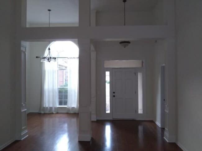 Building Photo - 6123 Lauren Cir