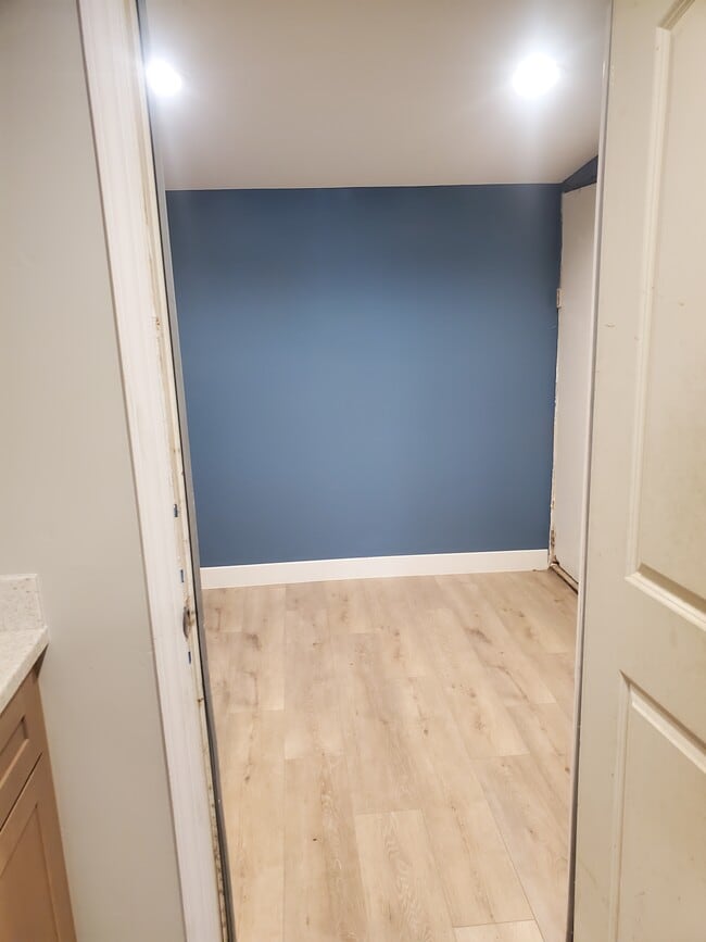 Building Photo - Beautiful (RENO) Duplex