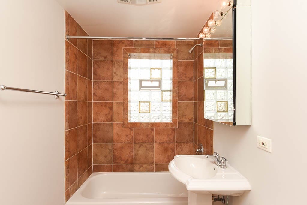 Building Photo - 3253 N Clifton Ave