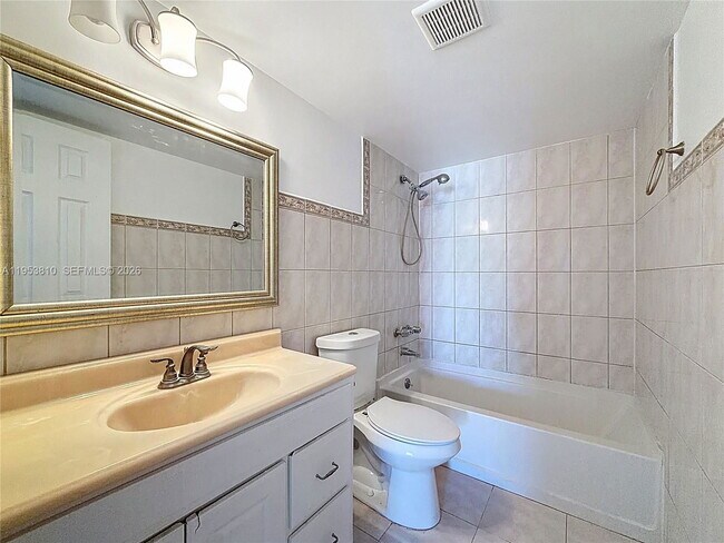 Building Photo - 1100 SE 4th Ave