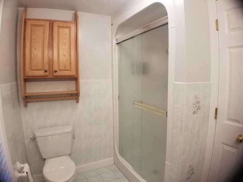 Bathroom - 27 Hayden Rowe St