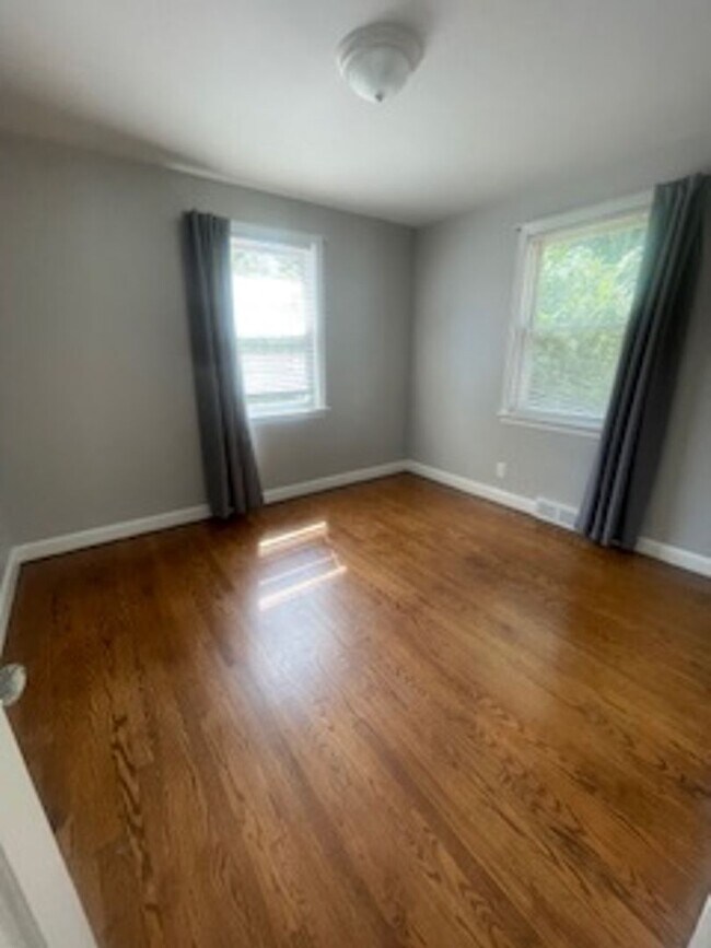 Building Photo - 5605 Killarney Pl