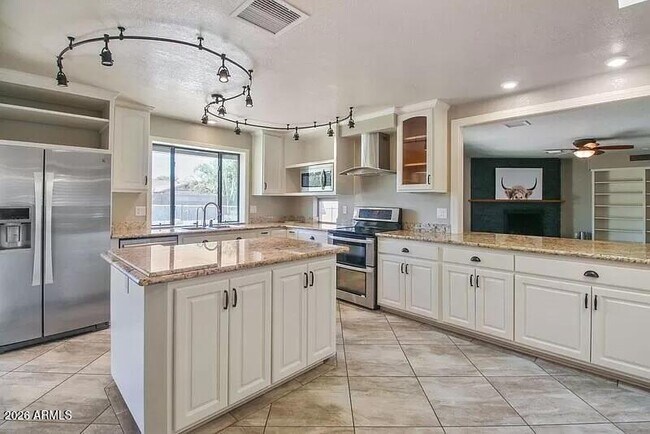 Building Photo - 3013 S Fairway Dr