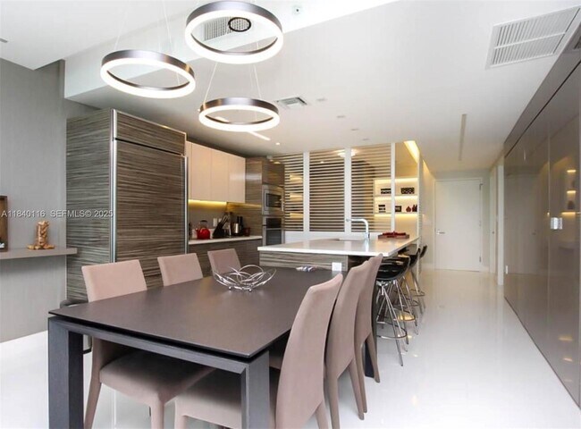 Building Photo - 460 NE 28th St