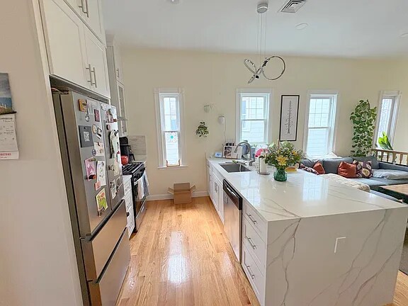 Building Photo - 32 Putnam Ave