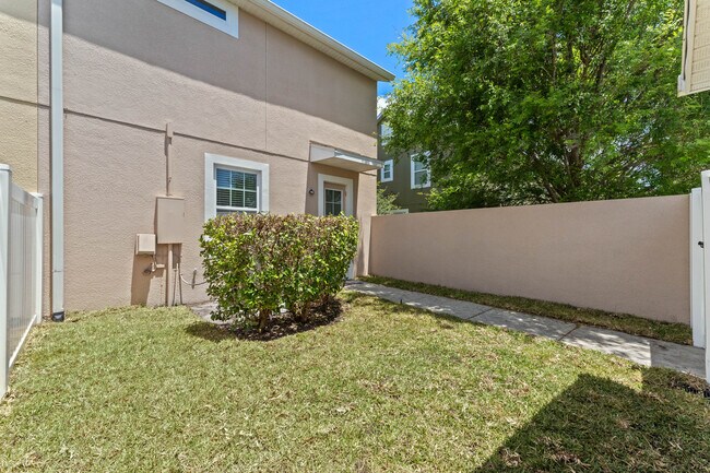 Building Photo - 7948 Edgewood Forest Dr