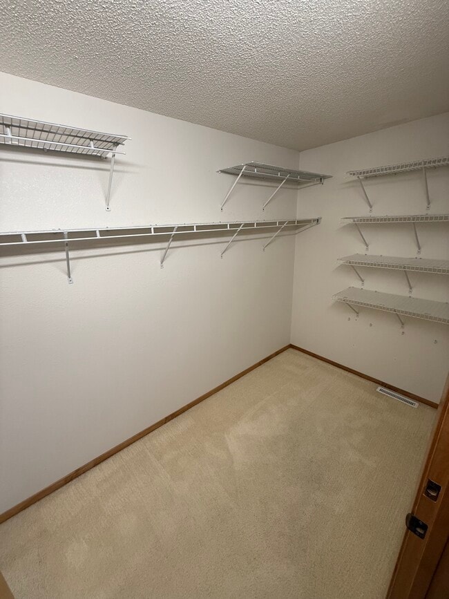 Building Photo - 6020 Bennett Ct S