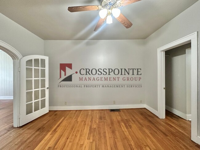 Building Photo - College Ave Triplex