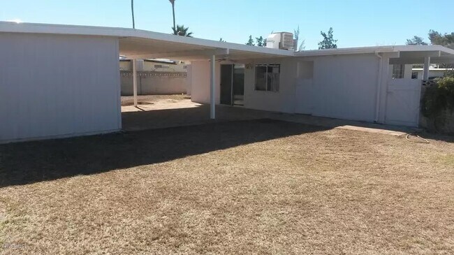 Building Photo - 901 S Eli Dr