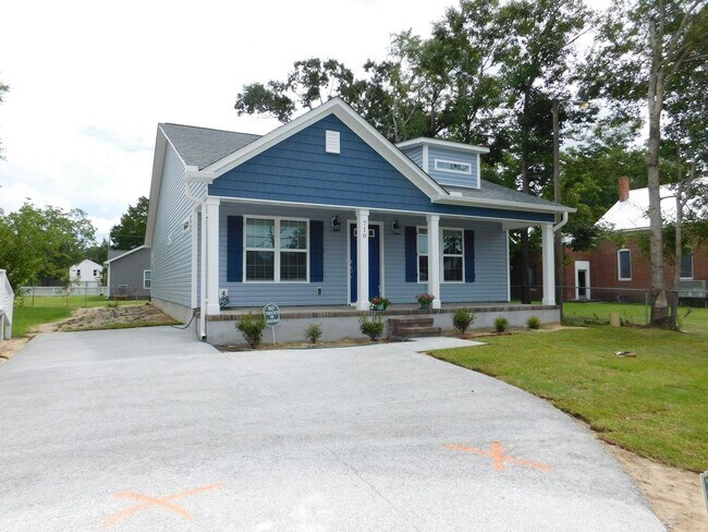 Building Photo - 710 B St