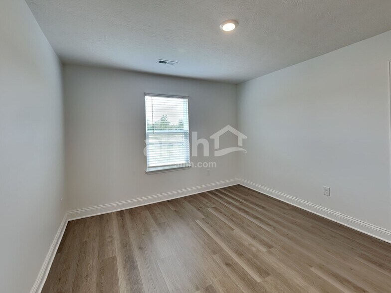 Building Photo - 9175 Henley Ave
