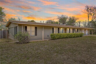 Building Photo - 12506 Tomanet Trail