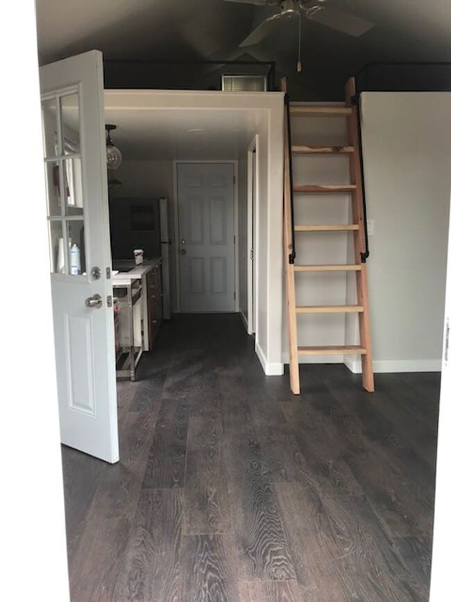 Building Photo - 1801 Carob Tree Ln
