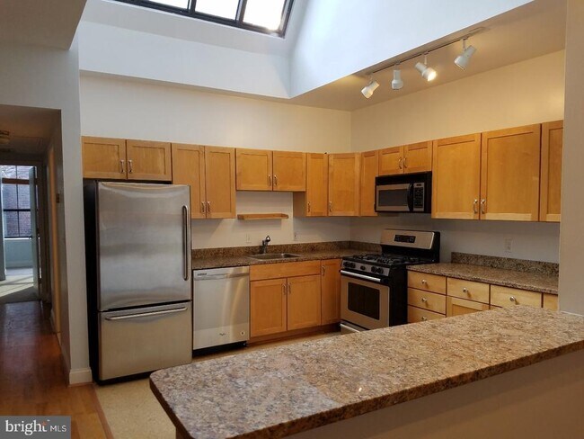 Building Photo - 104 S 13th St