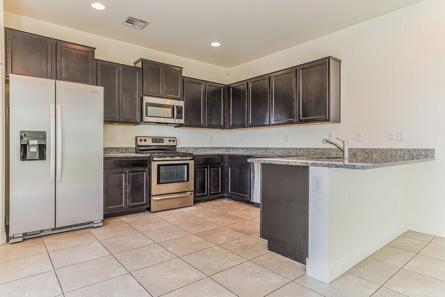 Building Photo - 5537 E Jaeger St