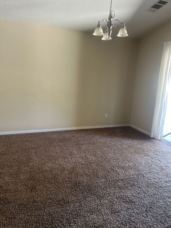 Building Photo - Available Now - 3-Bedroom, 2-Bath Home for...