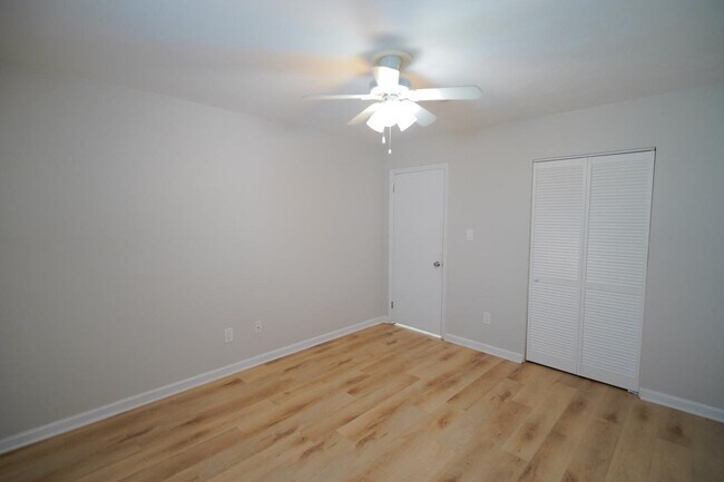 Building Photo - 1303 Airport Dr