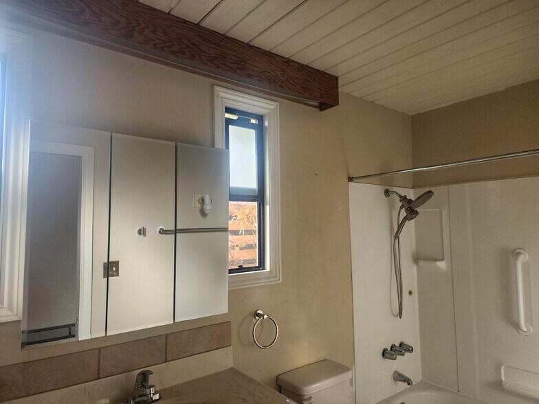 Building Photo - 721 Las Colindas Rd