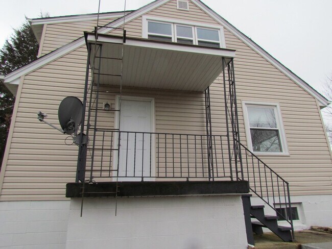 Building Photo - 28W625 Lester St