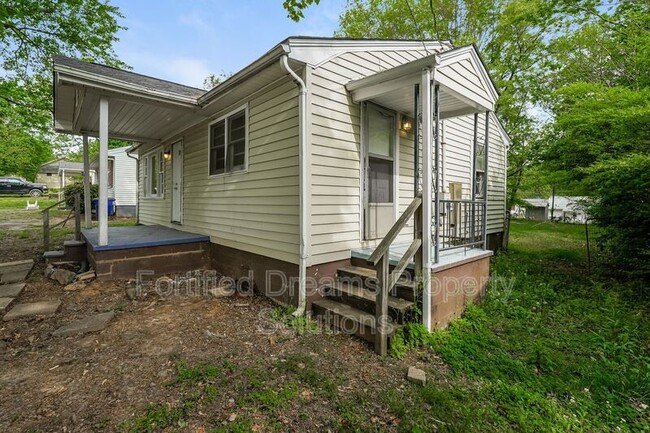 Building Photo - 817 Elon St