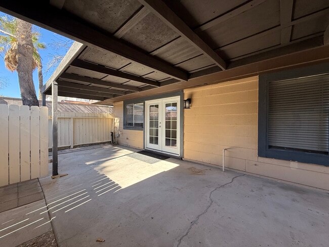 Building Photo - 6228 Meadow View Ln