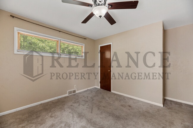 Building Photo - 4642 S vine Ave