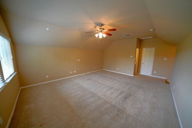 Building Photo - Beautiful Home Now Available in the Covete...