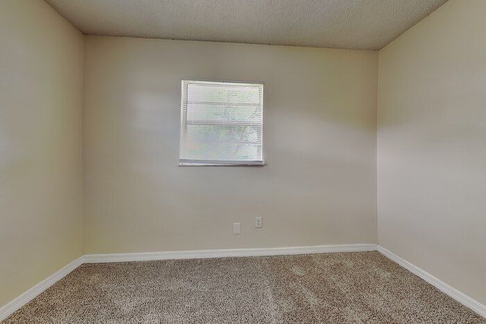 Building Photo - 39643 Meadowood Loop