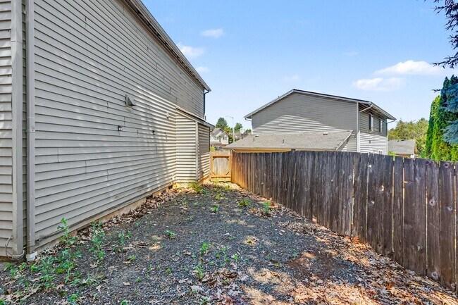 Building Photo - 5260-5262 Springcrest Drive