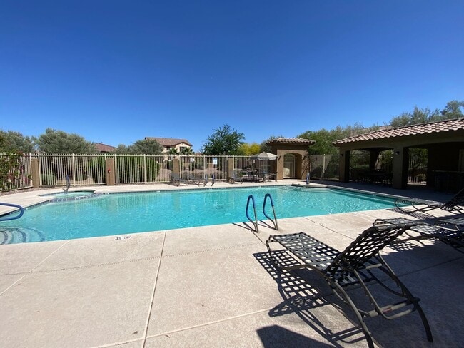 Building Photo - 2 Week Free Rent - Chandler Gem!