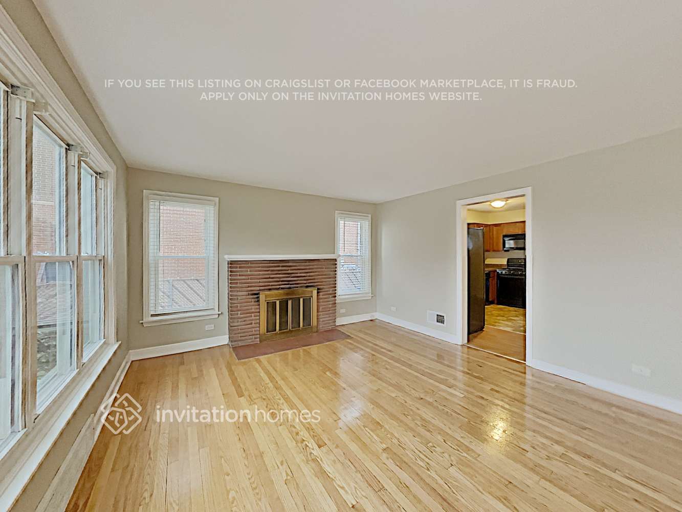 Building Photo - 4015 W 105th St