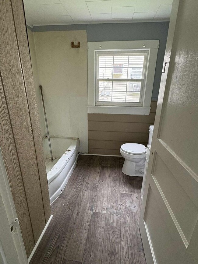 Building Photo - Recently Renovated Home!