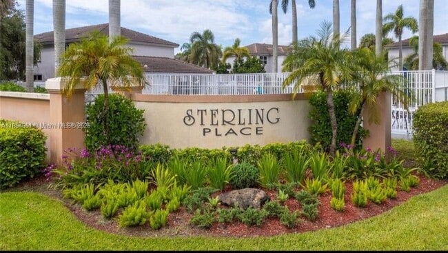 Building Photo - 16839 SW 1st Manor