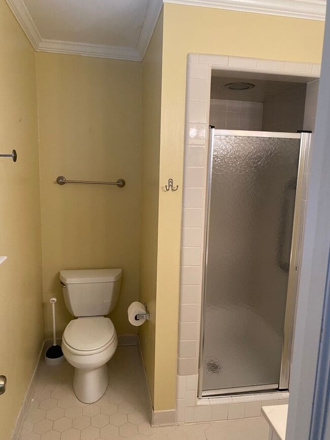 Building Photo - 3 Bedroom 3 Bath Brick Ranch