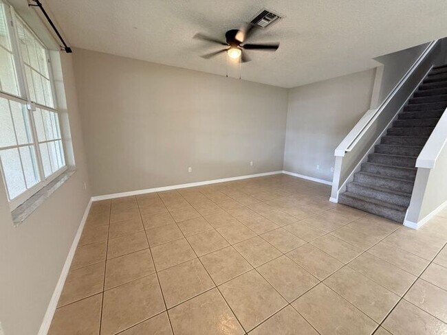 Building Photo - 3/2.5 Townhome in St Cloud-AVAILABLE NOW