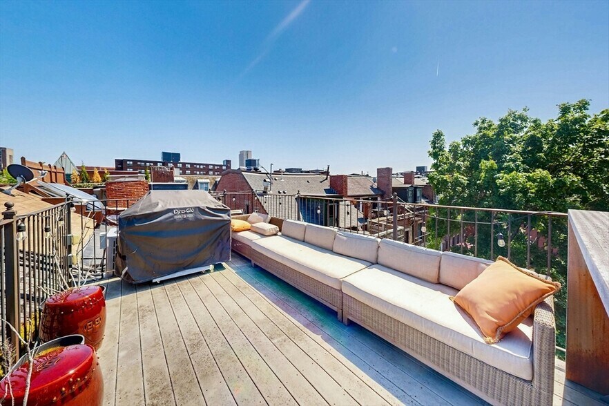 Building Photo - 80 Worcester St