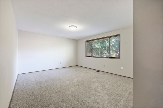 Building Photo - Hard to find 5 bedroom home in Tamoshan ne...
