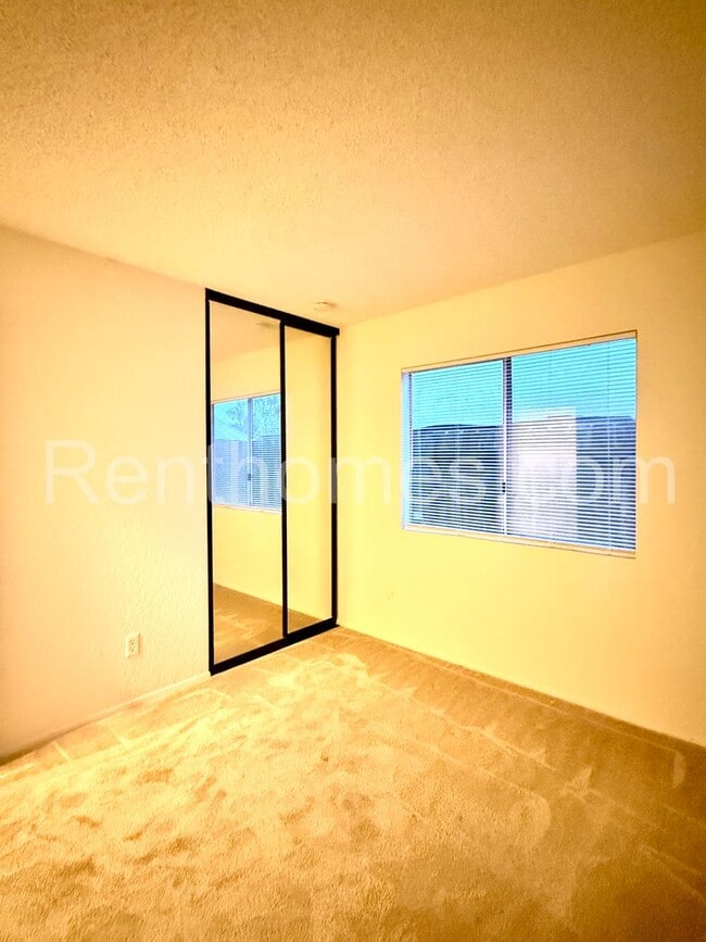 Building Photo - 9937 Dauntless St