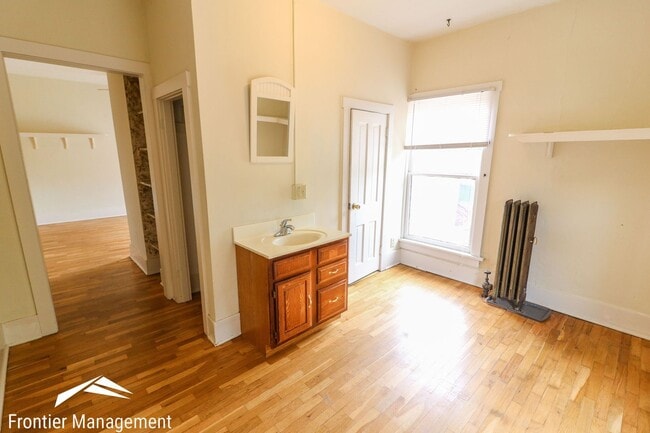 Building Photo - 412 N 11th St