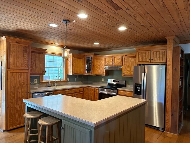 Building Photo - Beautiful Goose Creek Oasis