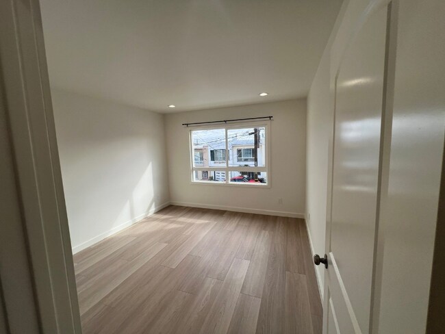 Building Photo - 10 Pueblo St