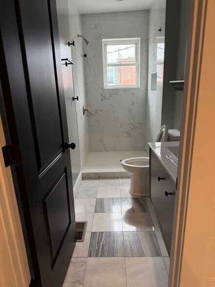 Building Photo - 710 N Luzerne Ave