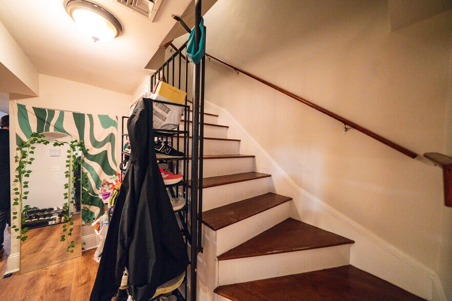 Building Photo - 719 Parker St