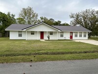 Building Photo - 120 Lakeside Dr
