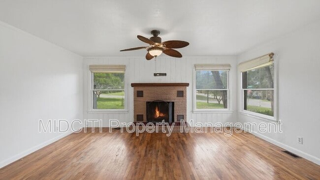 Building Photo - 1079 Canyon Dr